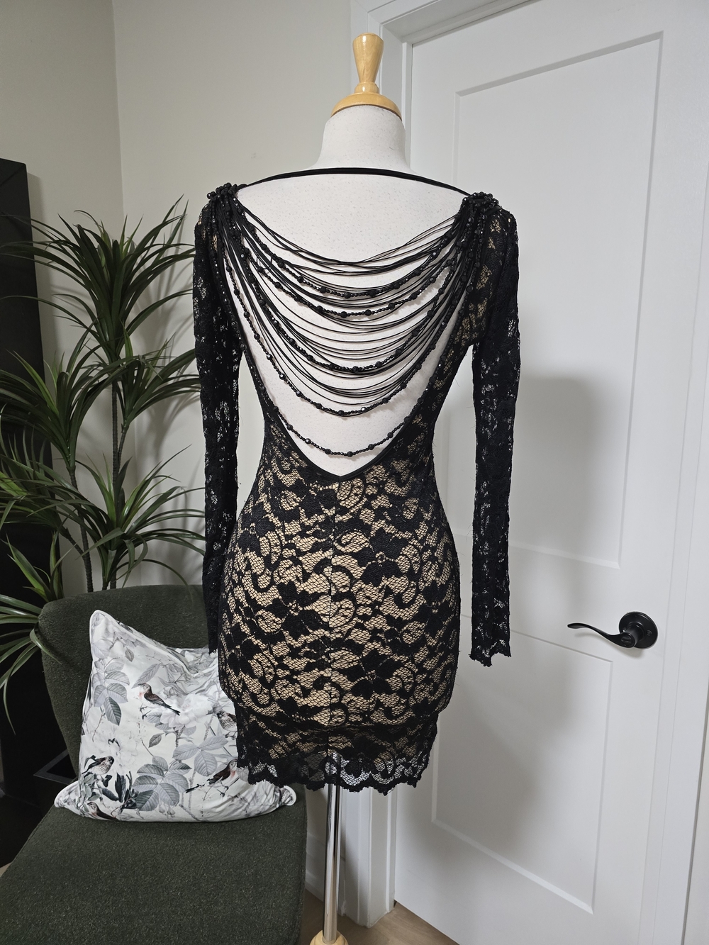 Black Lace Long-Sleeve Bodycon Dress